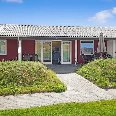 In Aakirkeby Apartment